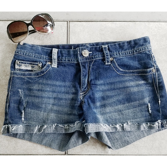 Ariya Pants - ⬇️$15 LIKE NEW Ariya The Curvy Distressed  Shorts